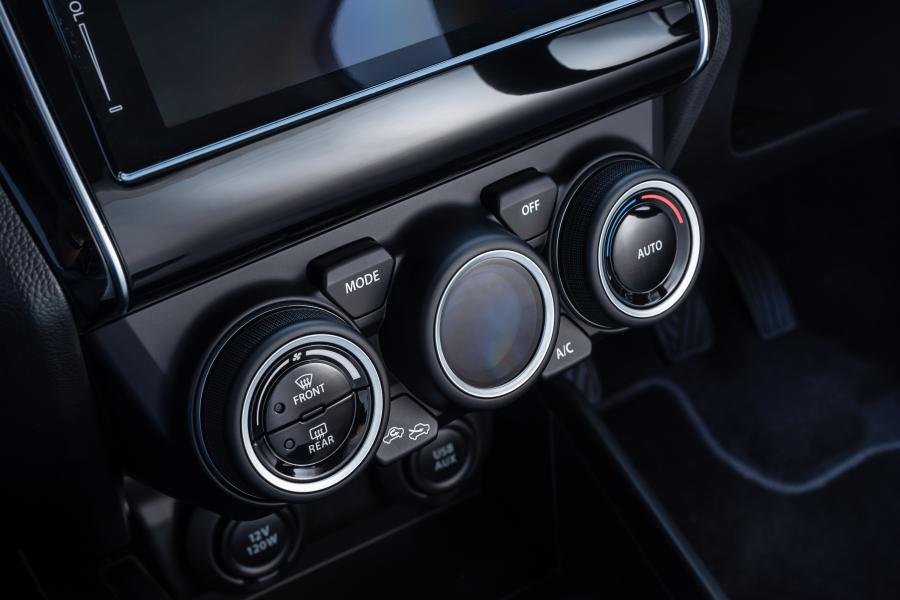 Детали интерьера Suzuki Swift 2018 года  (ZA) (фото 23 из 40)